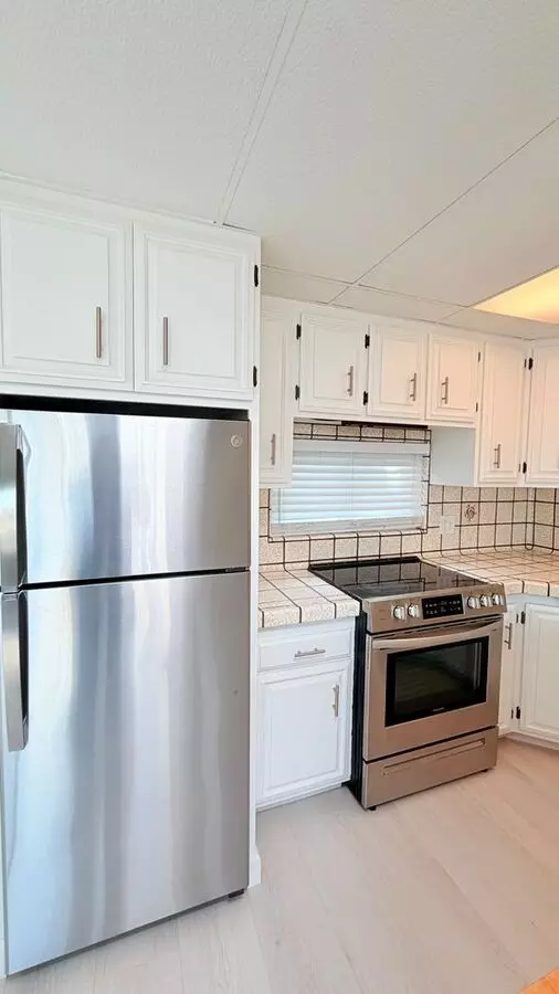 14723 Martell Ave (SPLIT WM BILL WITH TENANTS) photo 5