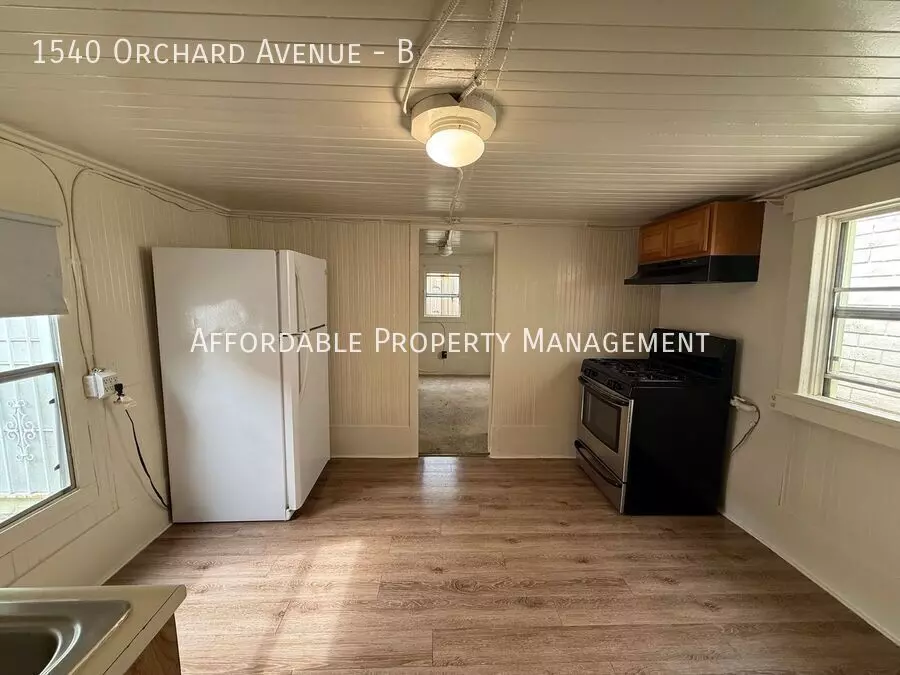 1540 Orchard Ave photo 4