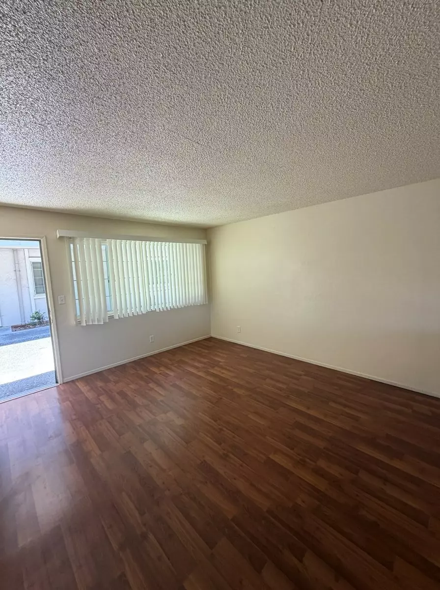 16000 Mateo St photo 2