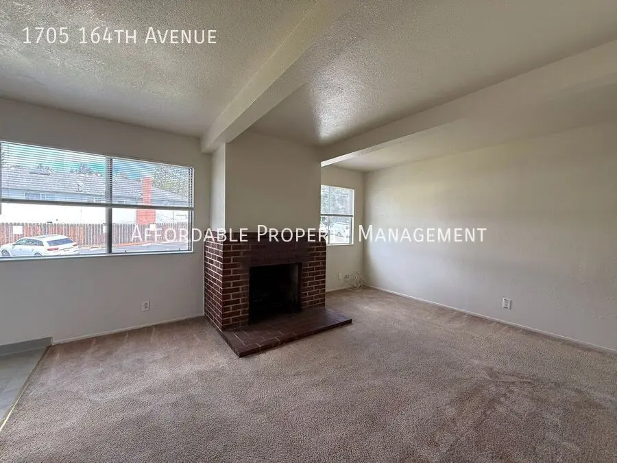 1705 164th Ave photo 3