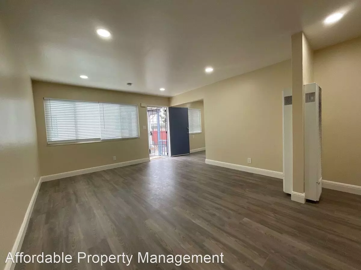 2013-2015 Fairway Dr photo 2