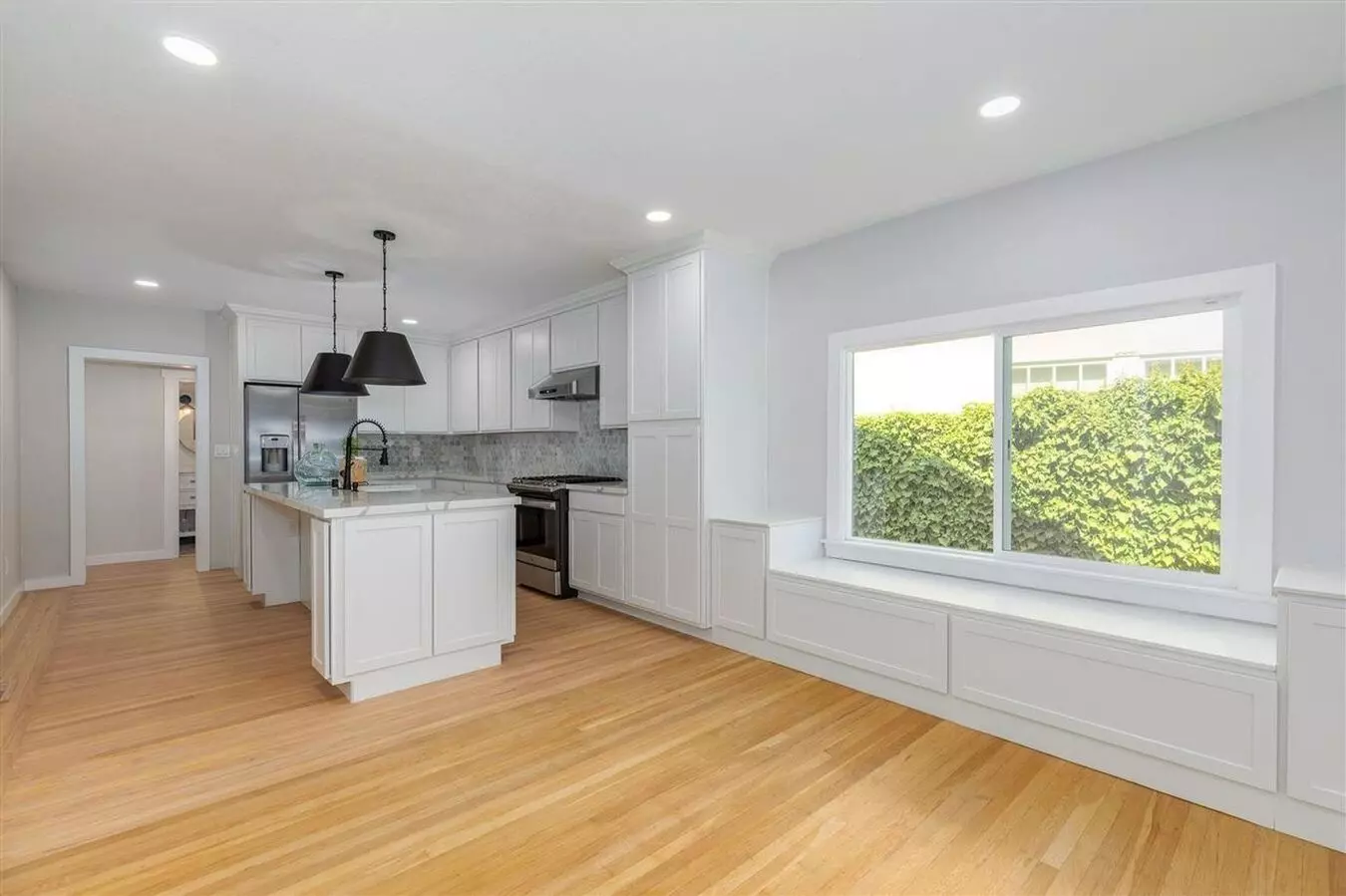 330 Broadmoor photo 5