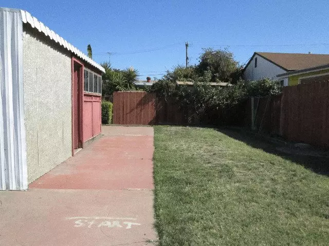 990 Manor Blvd photo 3