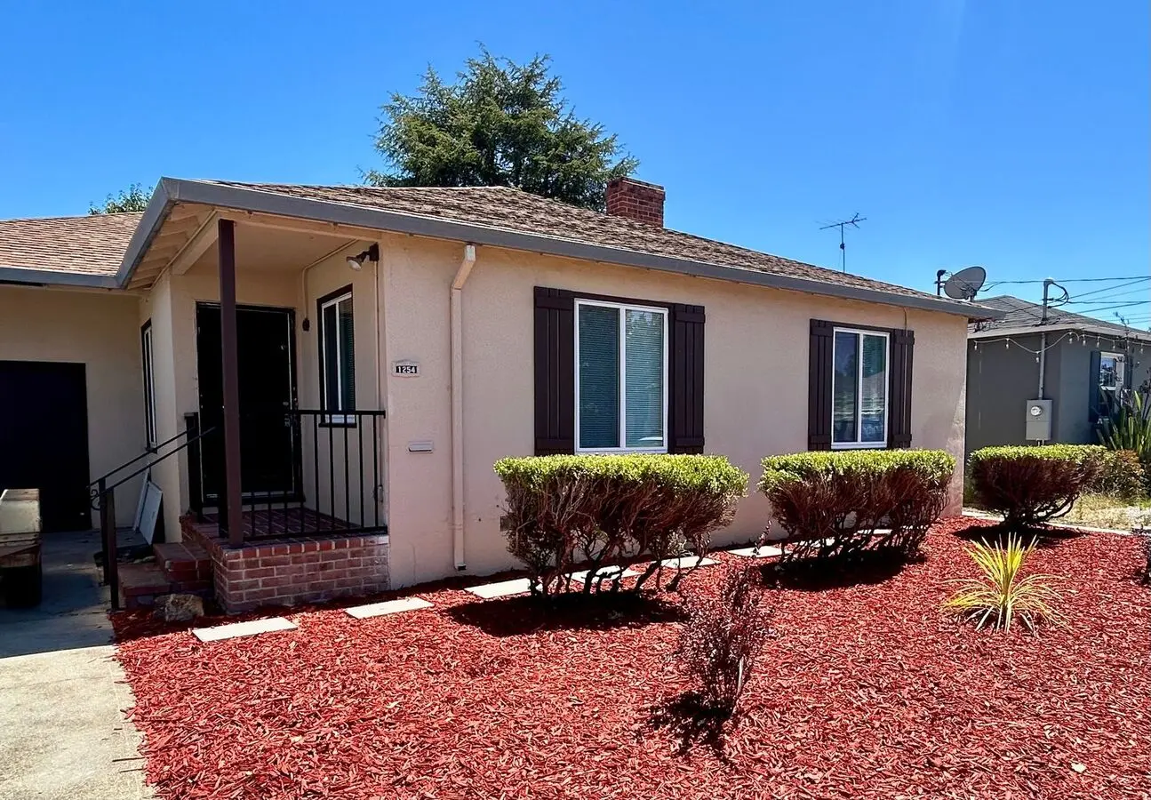 Completely Updated Lower Bal House! photo 2
