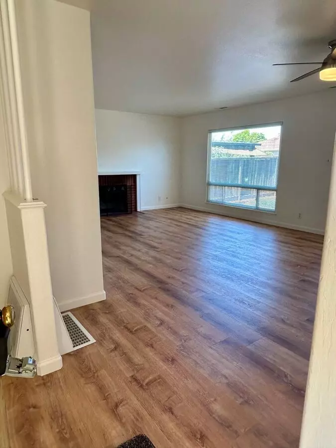 Completely Updated Washington Manor House!