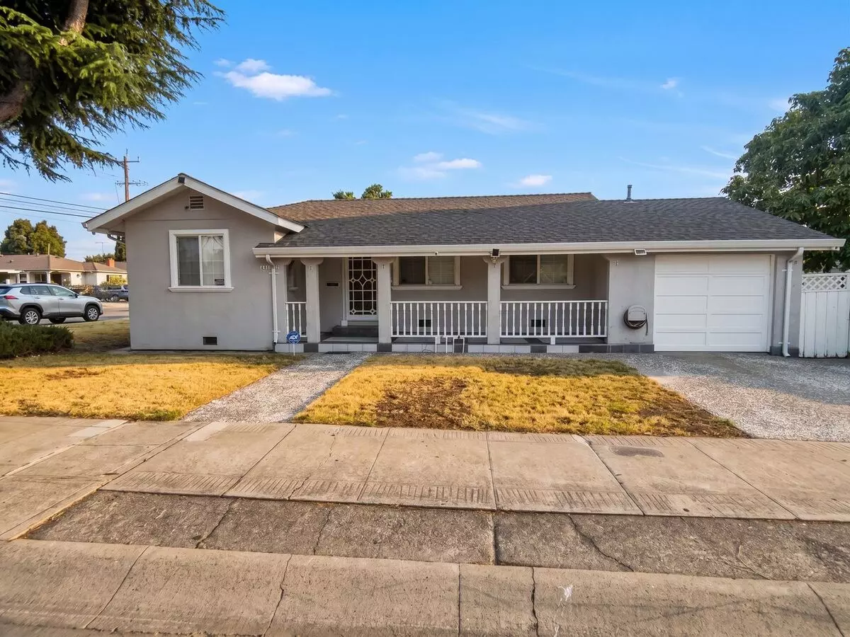 Corner Lot Beauty With Dual Driveways And Upgrades In San Leandro photo 2