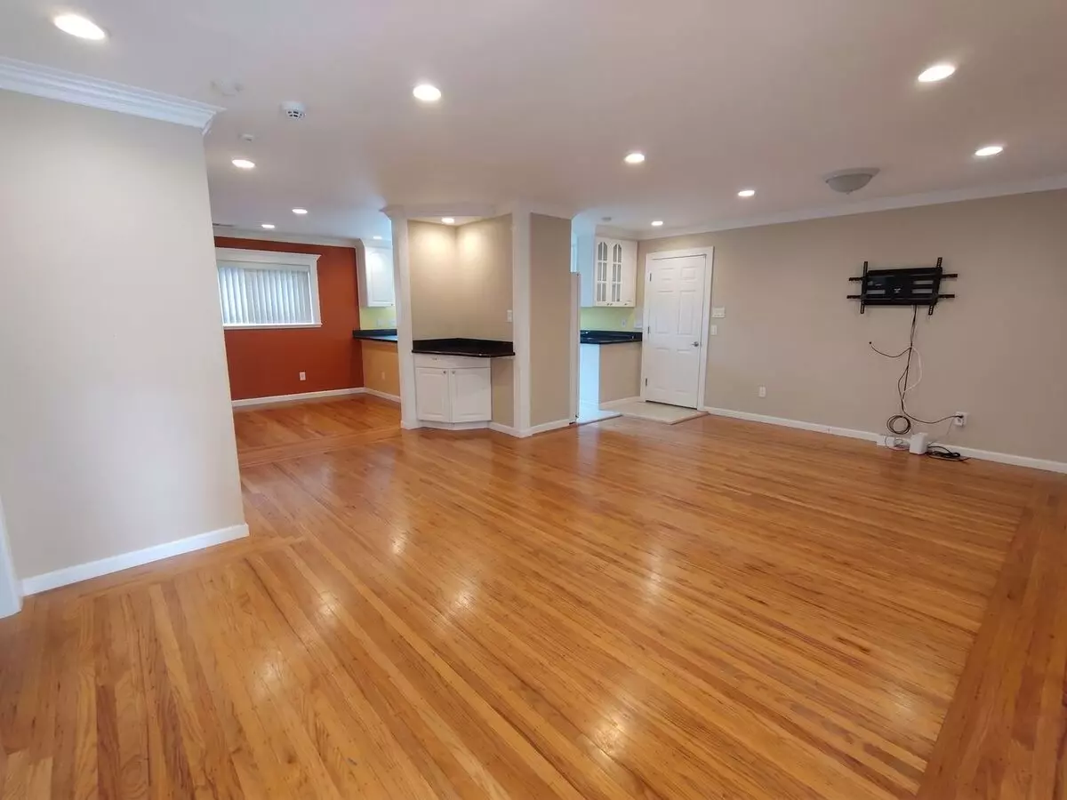 Corner Lot Beauty With Dual Driveways And Upgrades In San Leandro photo 4