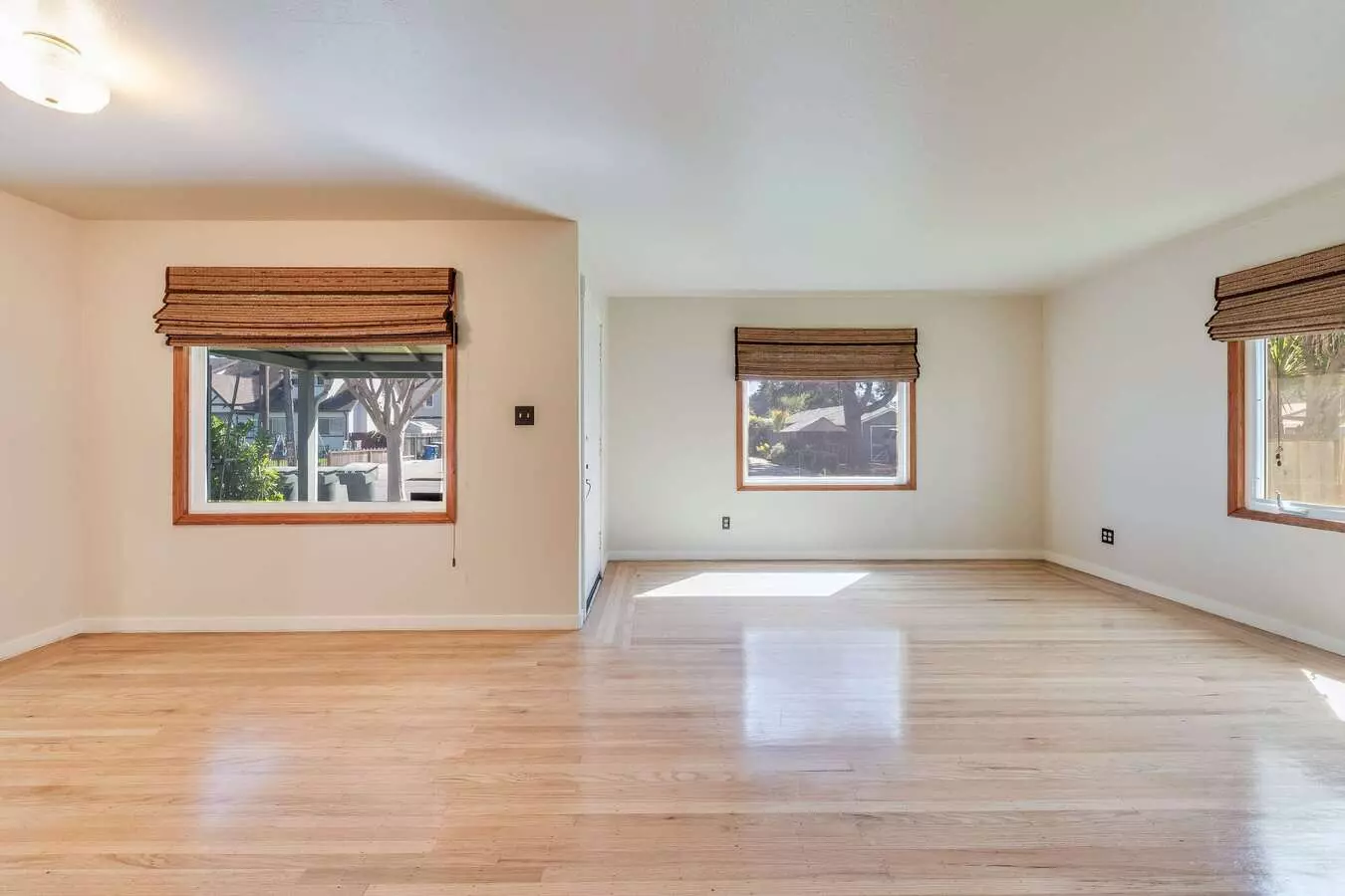 Freshly Updated 2br Home W/ Garage, Laundry &amp; Garden Retreat photo 4