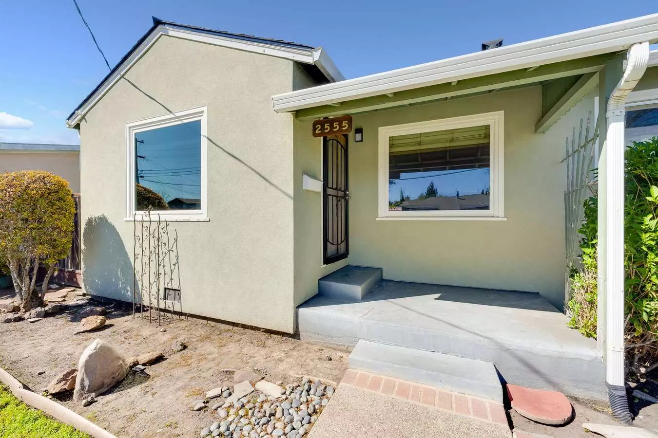 Freshly Updated 2br Home W/ Garage, Laundry &amp; Garden Retreat photo 2
