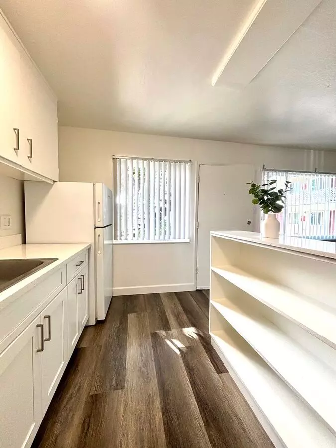 KENTWOOD APTS. photo 5