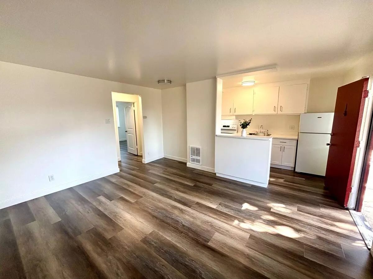 KENTWOOD APTS. photo 2