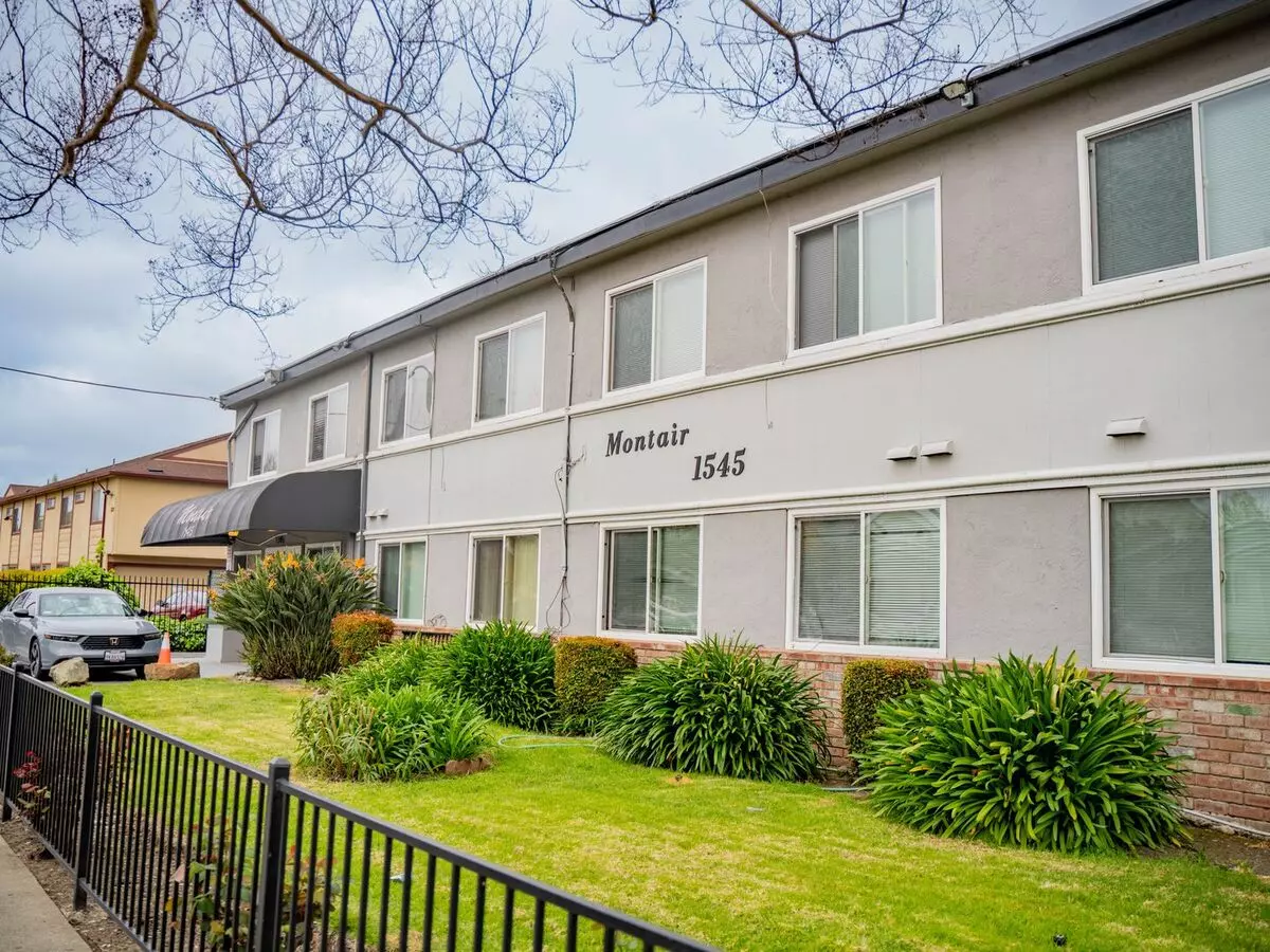 MONTAIR APTS. photo 4