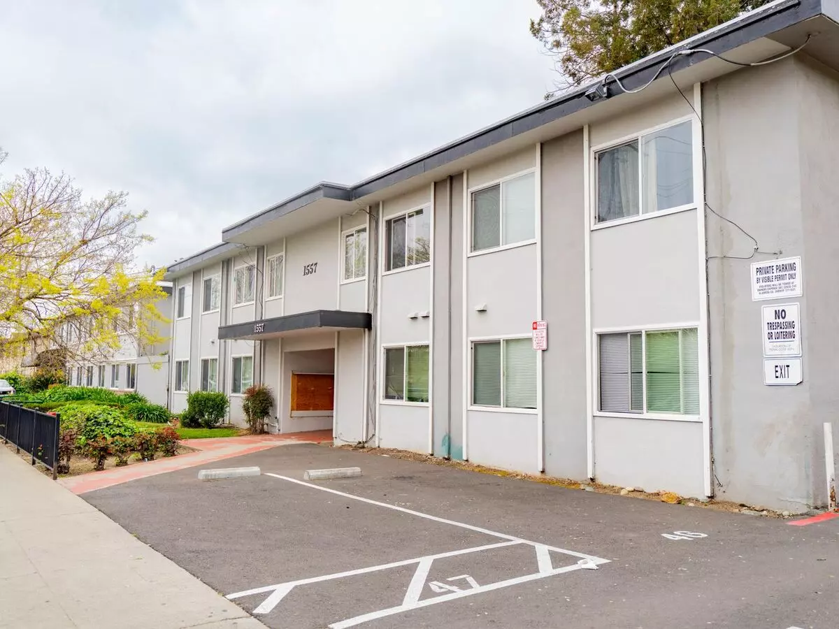 MONTAIR APTS. photo 3