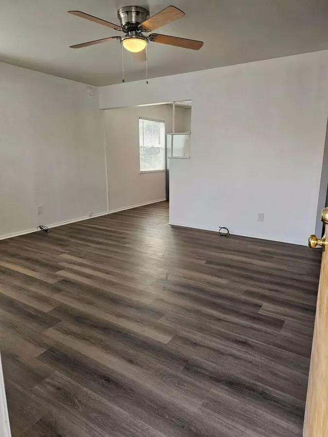 Retirement Community: Renovated Residence Hidden Gem 2 Bed/1 Bath - San Leandro photo 3