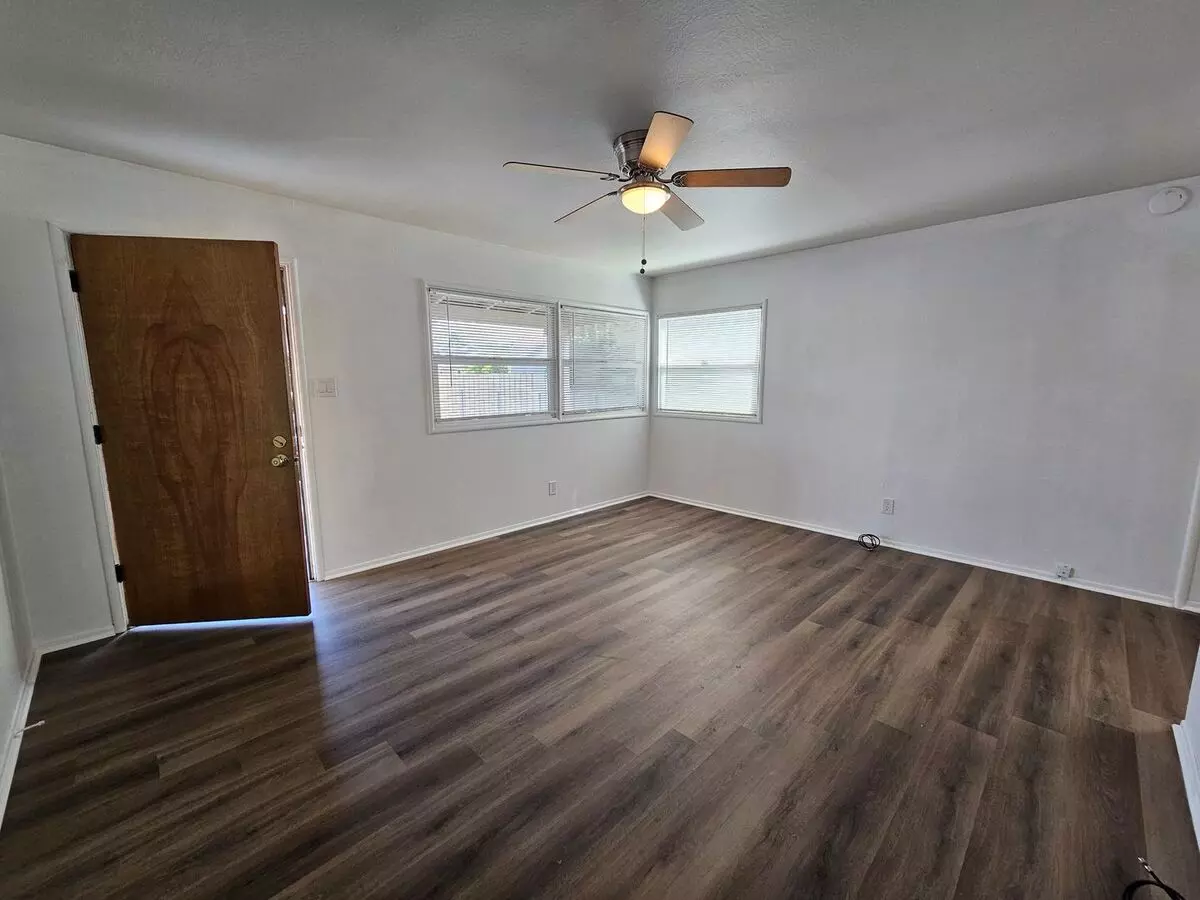 Retirement Community: Renovated Residence Hidden Gem 2 Bed/1 Bath - San Leandro photo 4
