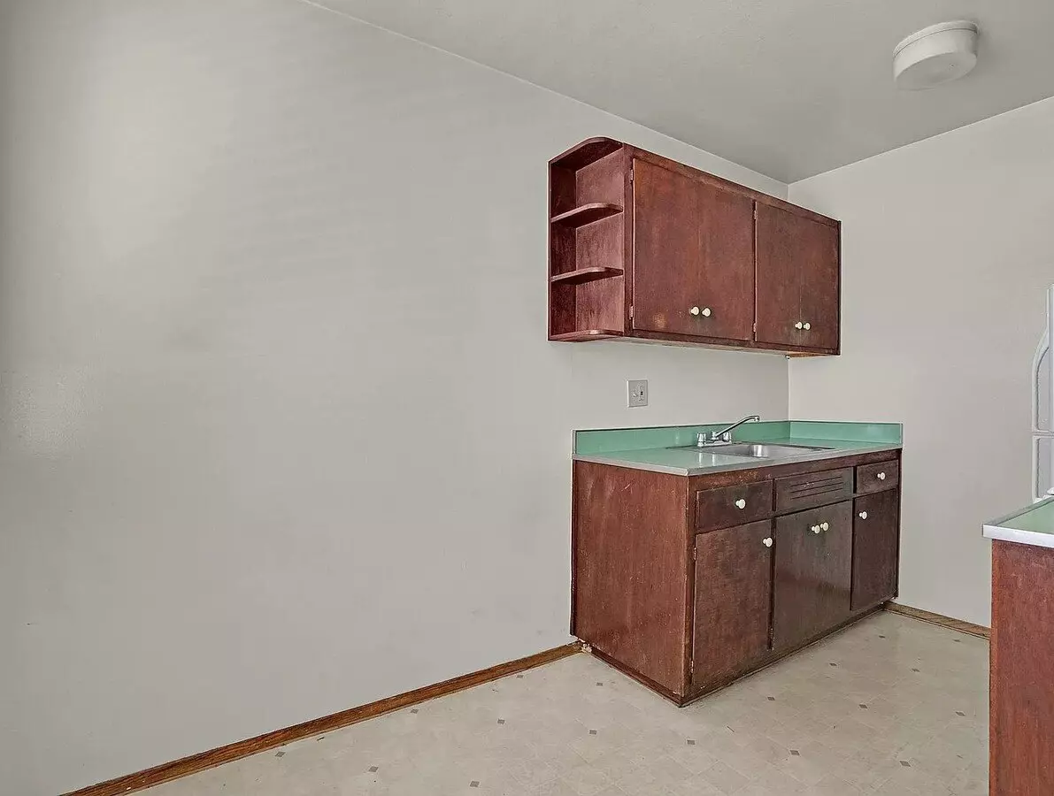 Upstairs One Bedroom Unit photo 4