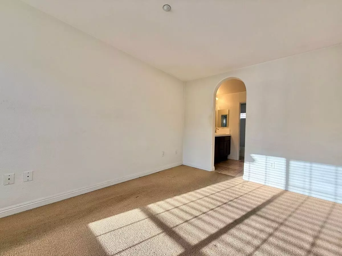 805 Almond Rd San Marcos, CA 92078 photo 2