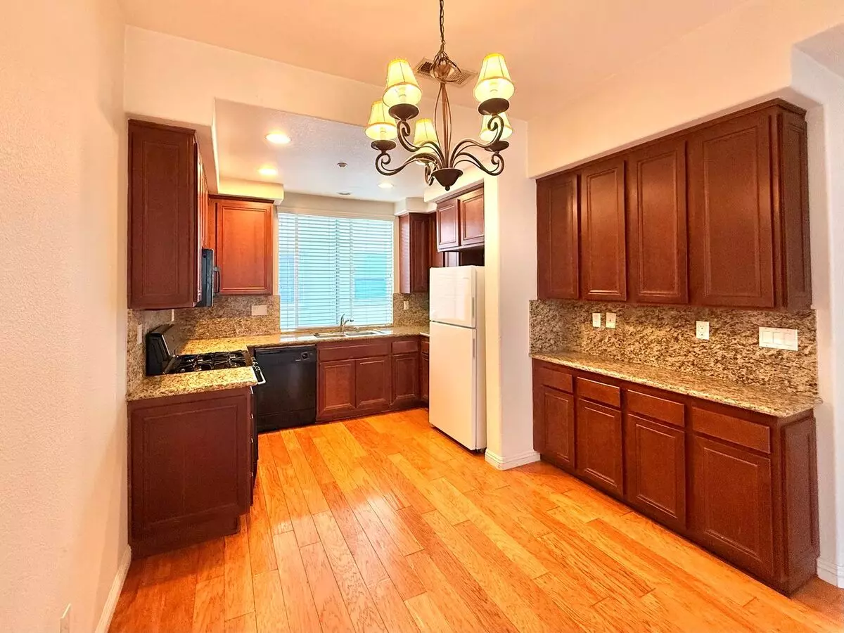 805 Almond Rd San Marcos, CA 92078 photo 3