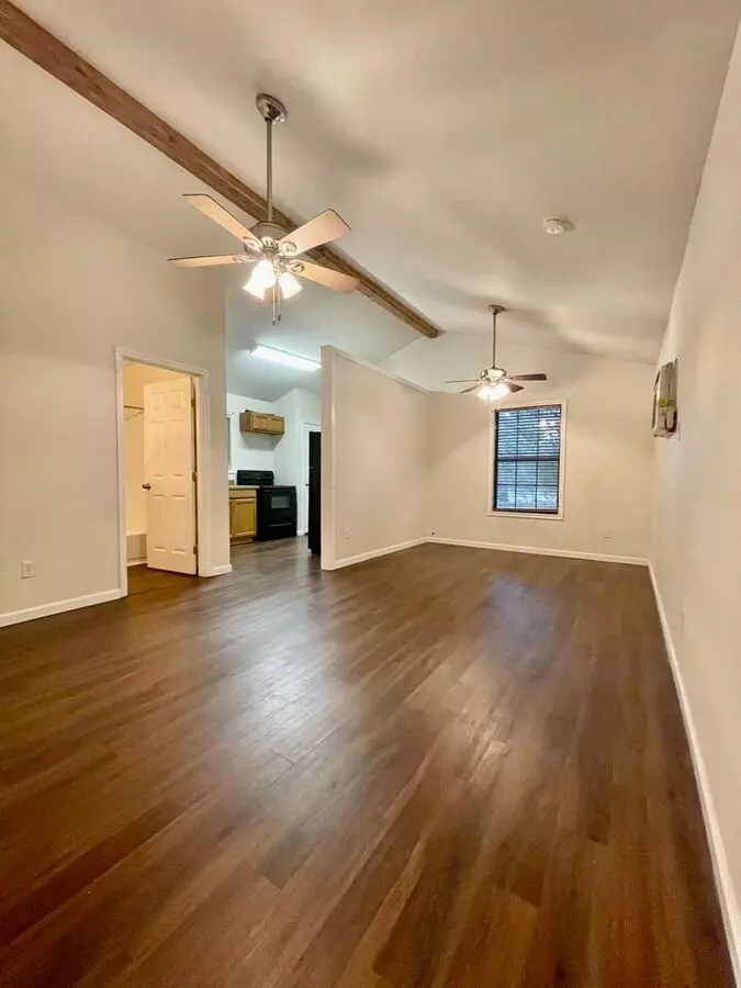 2090 Dara Ln San Marcos, TX 78666 photo 2