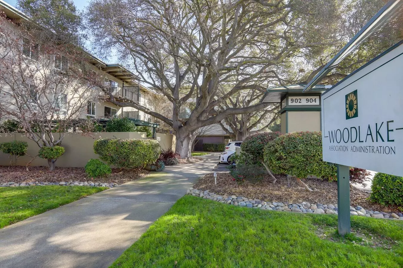 1 Bed / 1 Bath Pet Friendly Condo With Parking In Beautiful San Mateo. Youtube Tour! photo 2