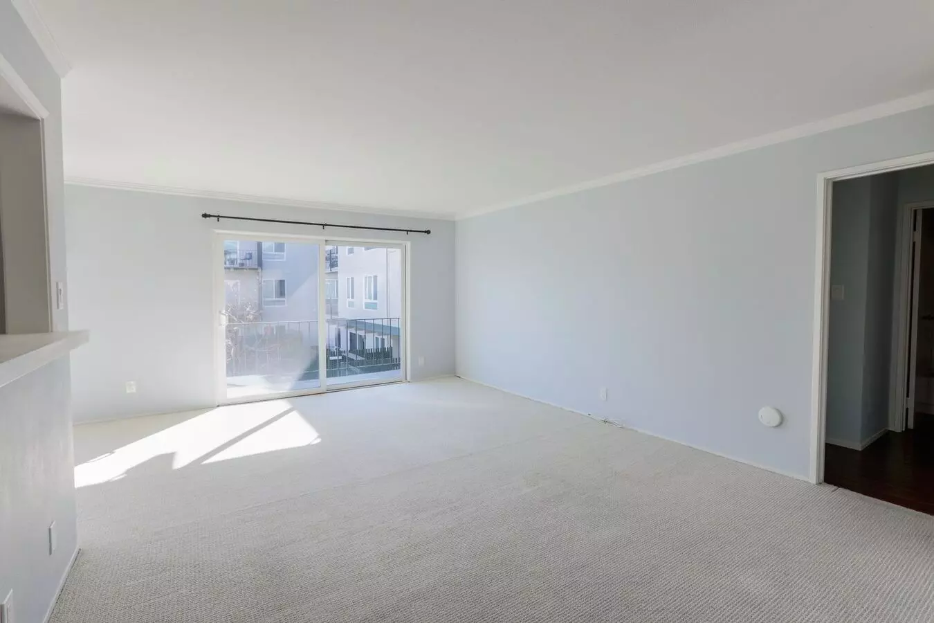 1 Bed / 1 Bath Pet Friendly Condo With Parking In Beautiful San Mateo. Youtube Tour! photo 3