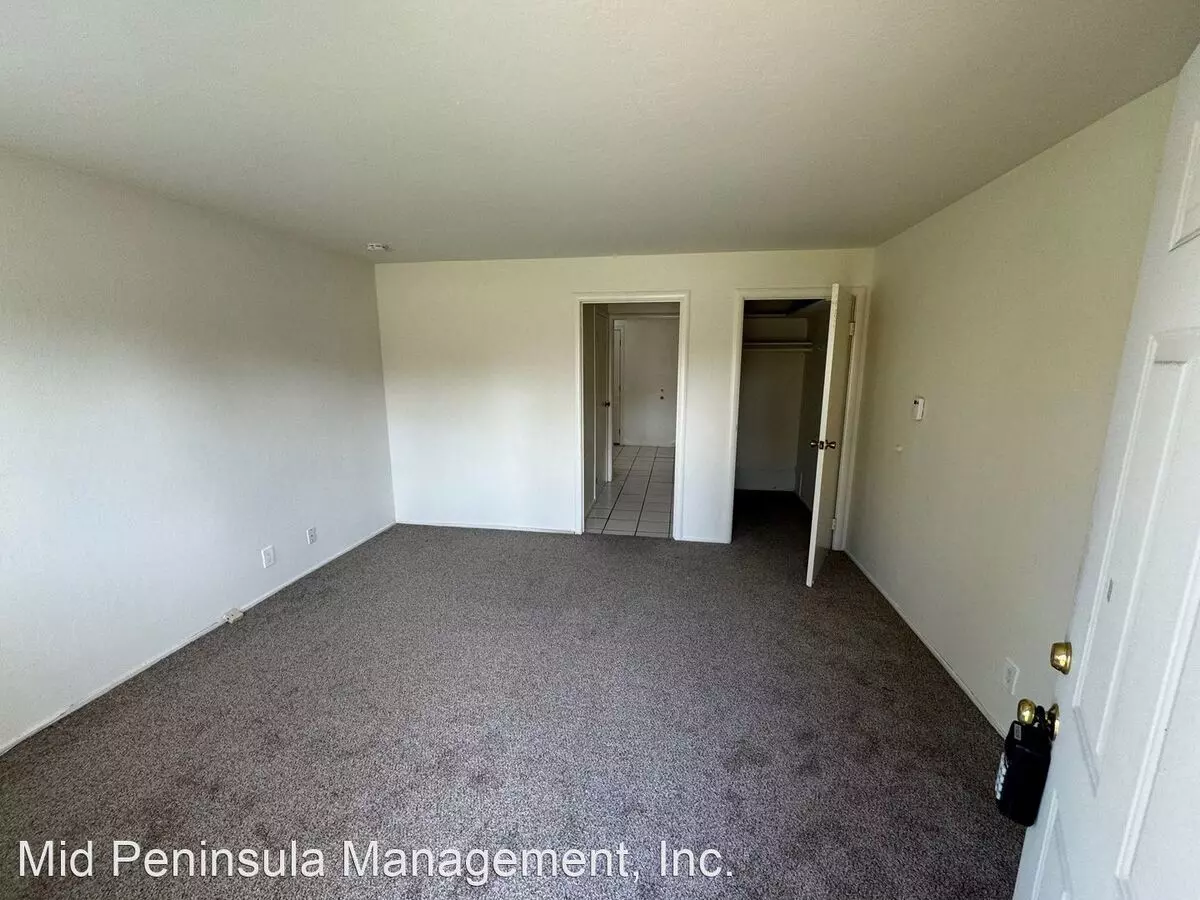 2 E. Bellevue Avenue photo 3