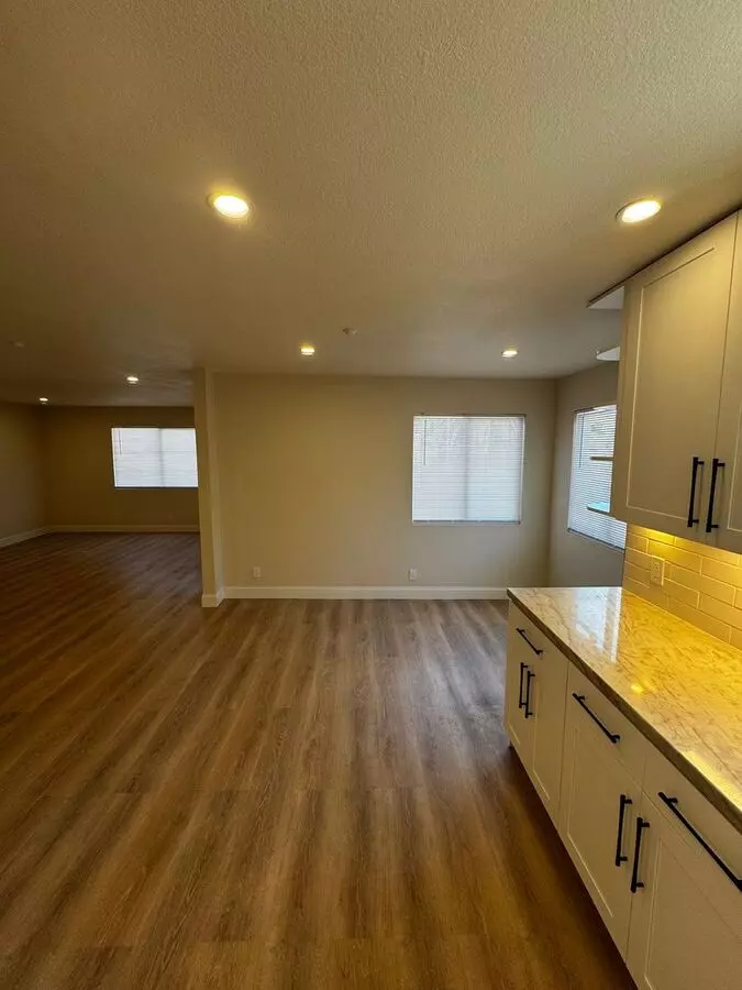 606 E Santa Inez photo 3