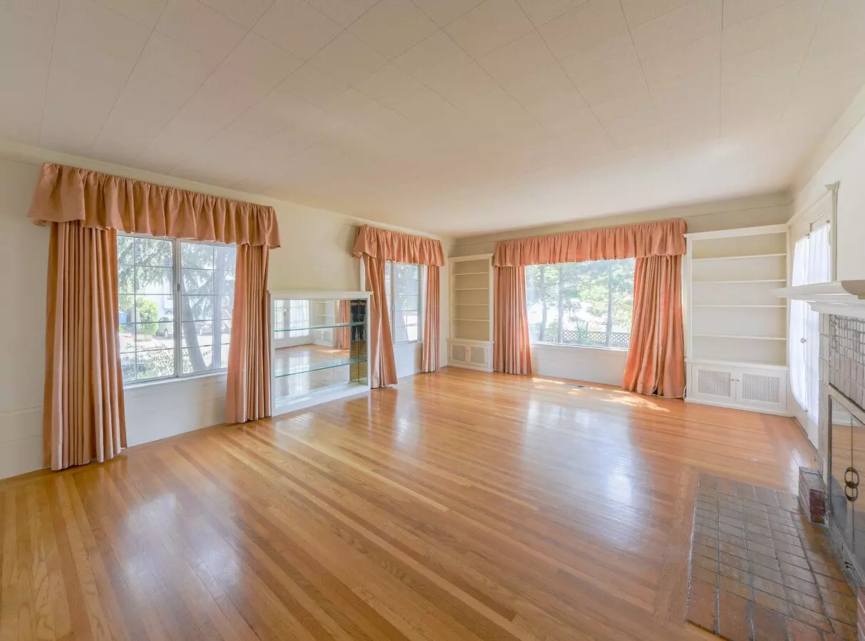 101 E Bellevue Ave photo 3
