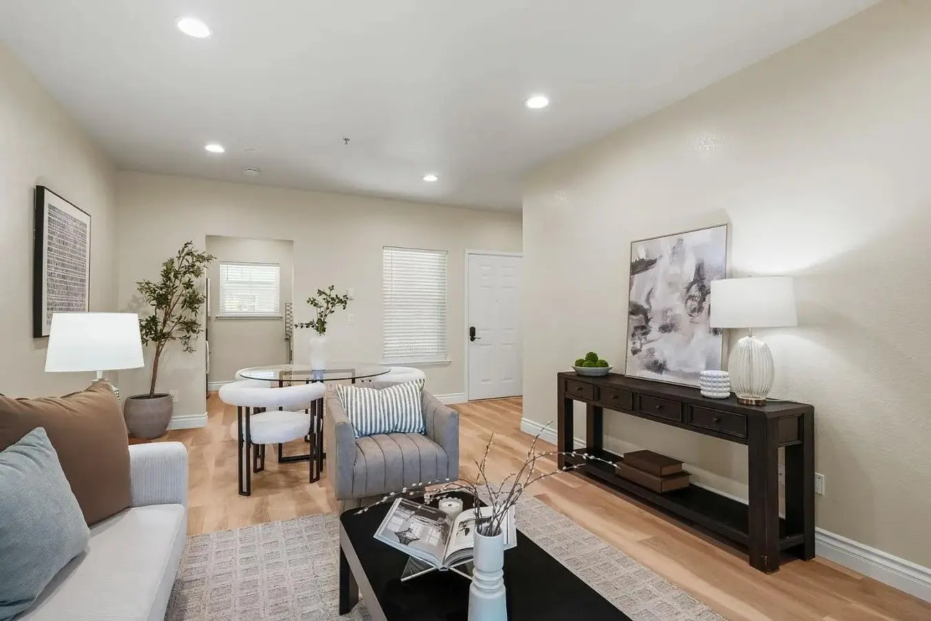 Beautifully Remodeled 1-bedroom, 1-bath Condominium In The Desirable G photo 5