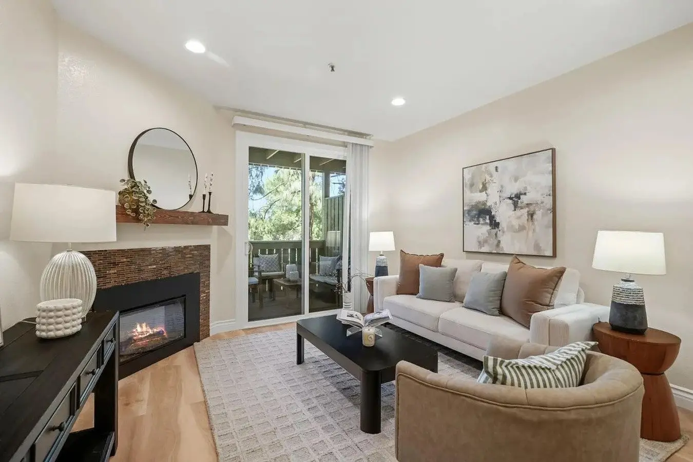 Beautifully Remodeled 1-bedroom, 1-bath Condominium In The Desirable G photo 3