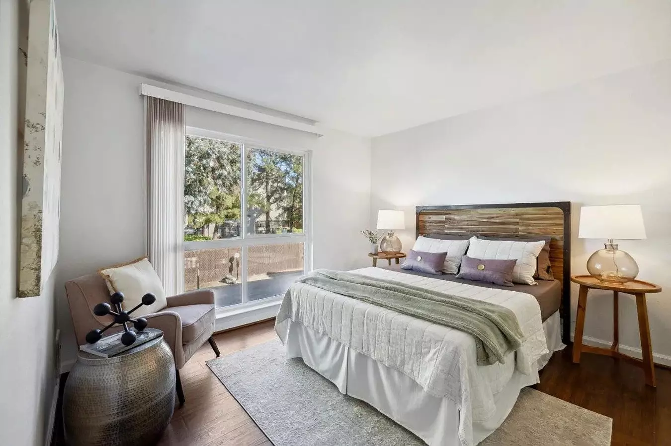 Beautifully Updated First-floor Condominium photo 4