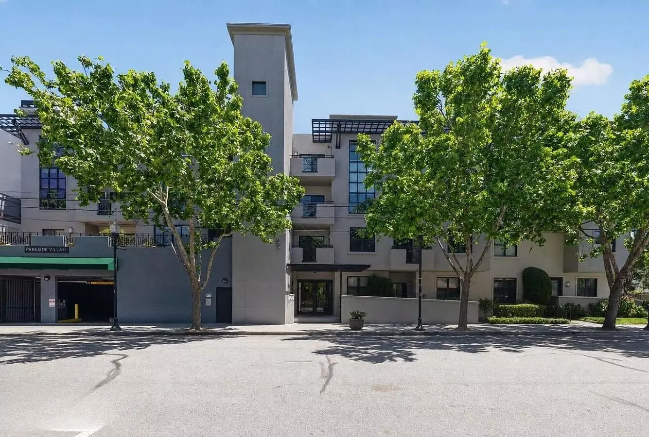 Exquisite Downtown San Mateo Living photo 3