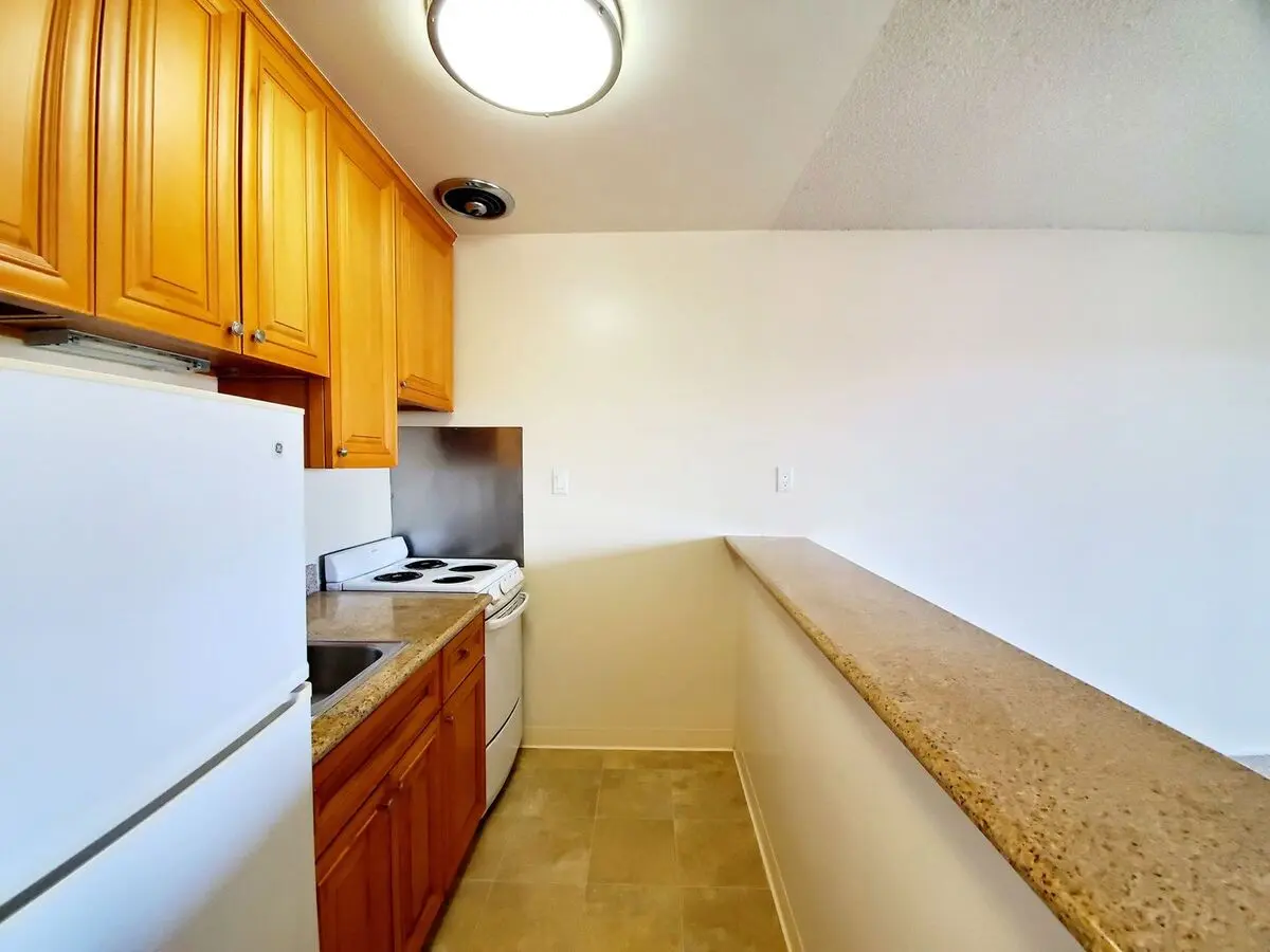 815 N Humboldt St CHA02