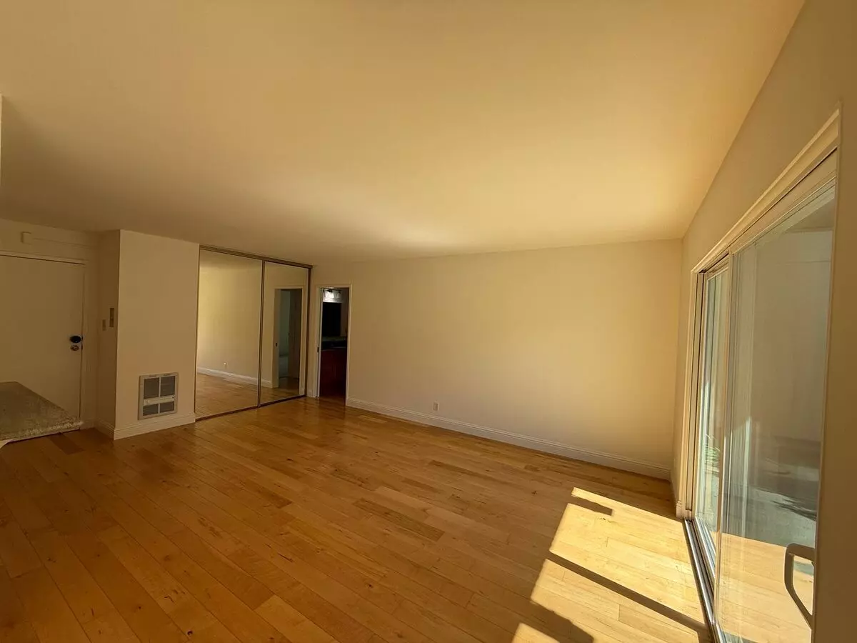 800 N Delaware Street - Woodlake Condos photo 2
