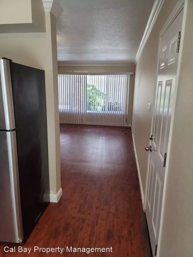 Sprawling Ultra Luxurious Remodeled Apartment photo 3