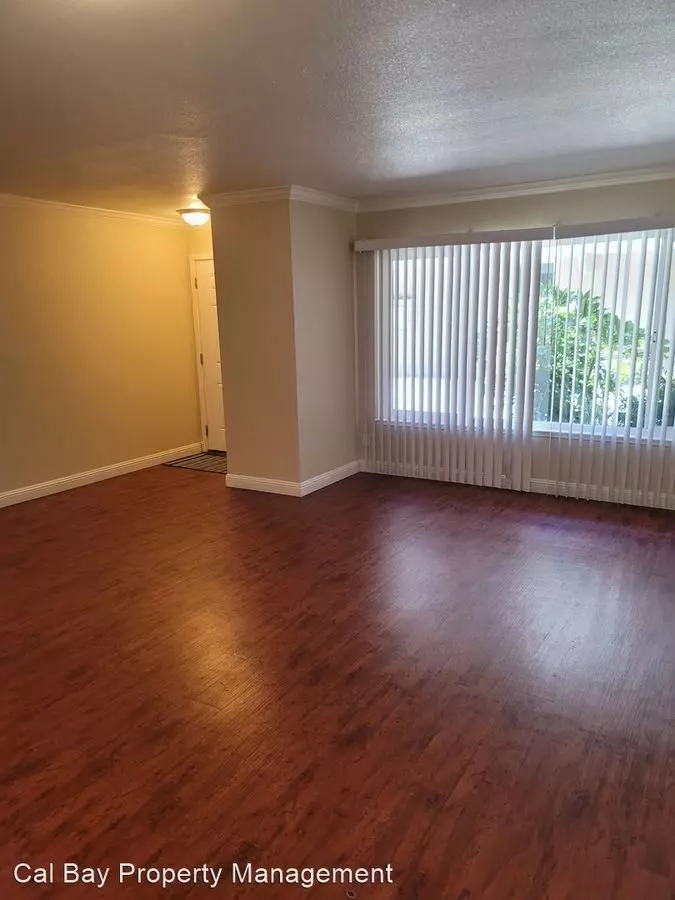 Sprawling Ultra Luxurious Remodeled Apartment photo 2