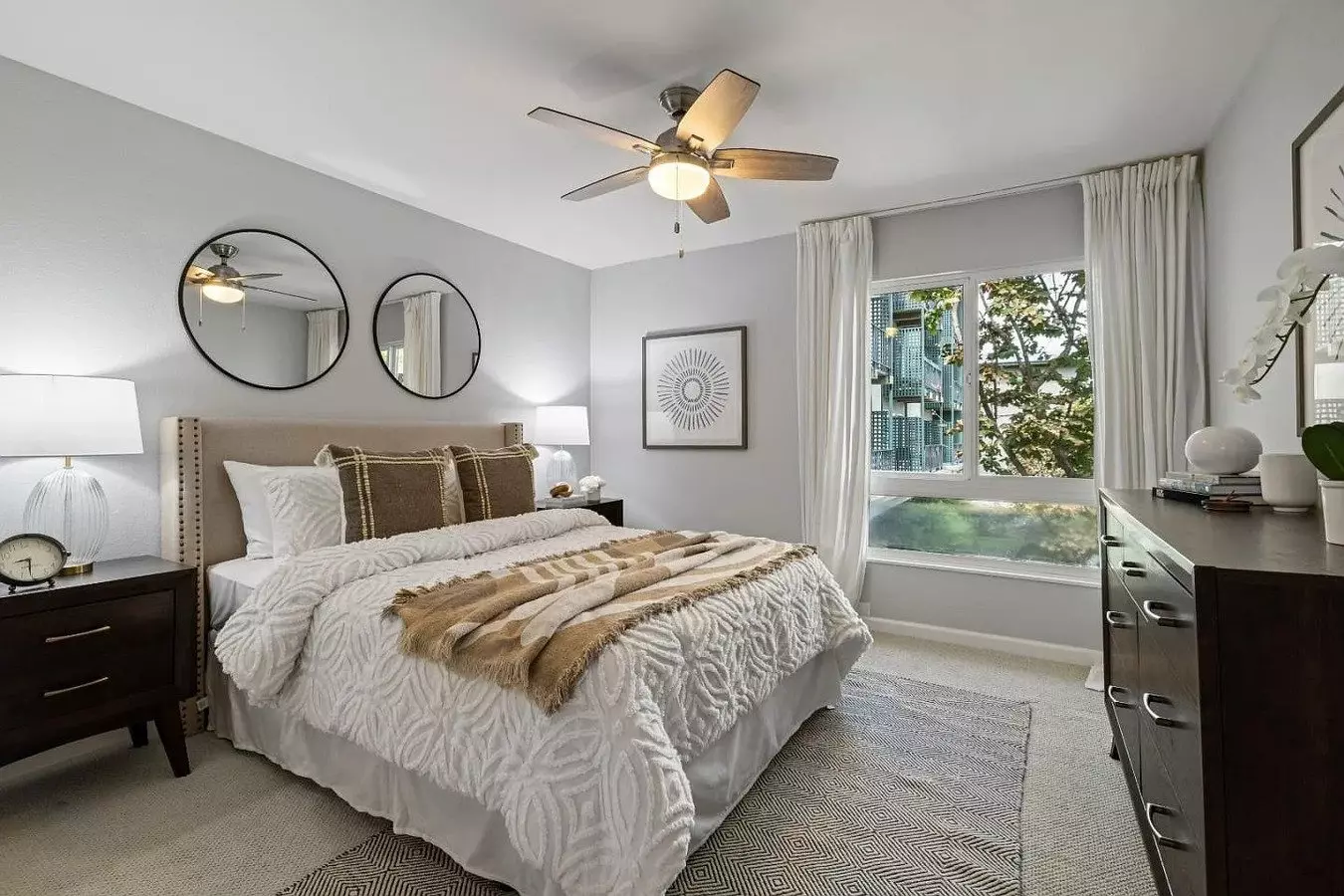 Stunningly Updated Top-floor Unit