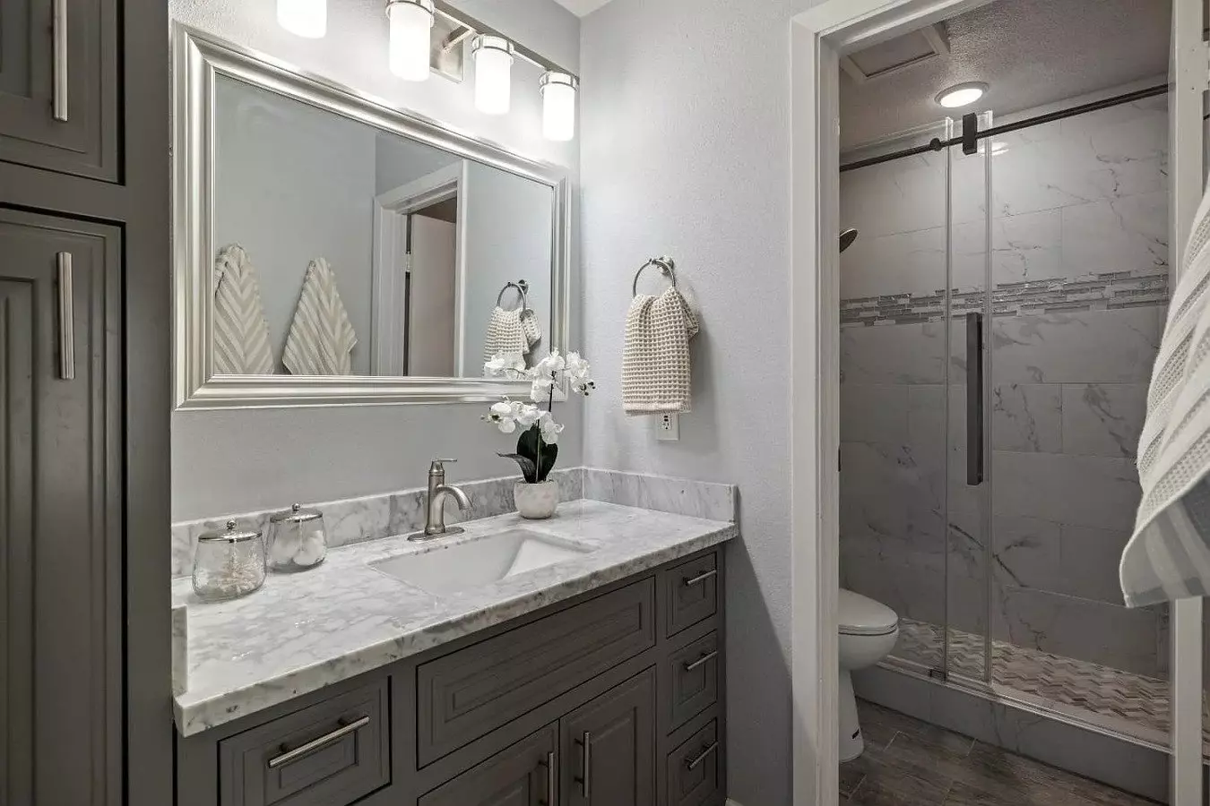 Stunningly Updated Top-floor Unit photo 3