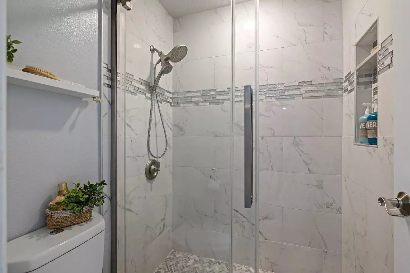 Stunningly Updated Top-floor Unit photo 5