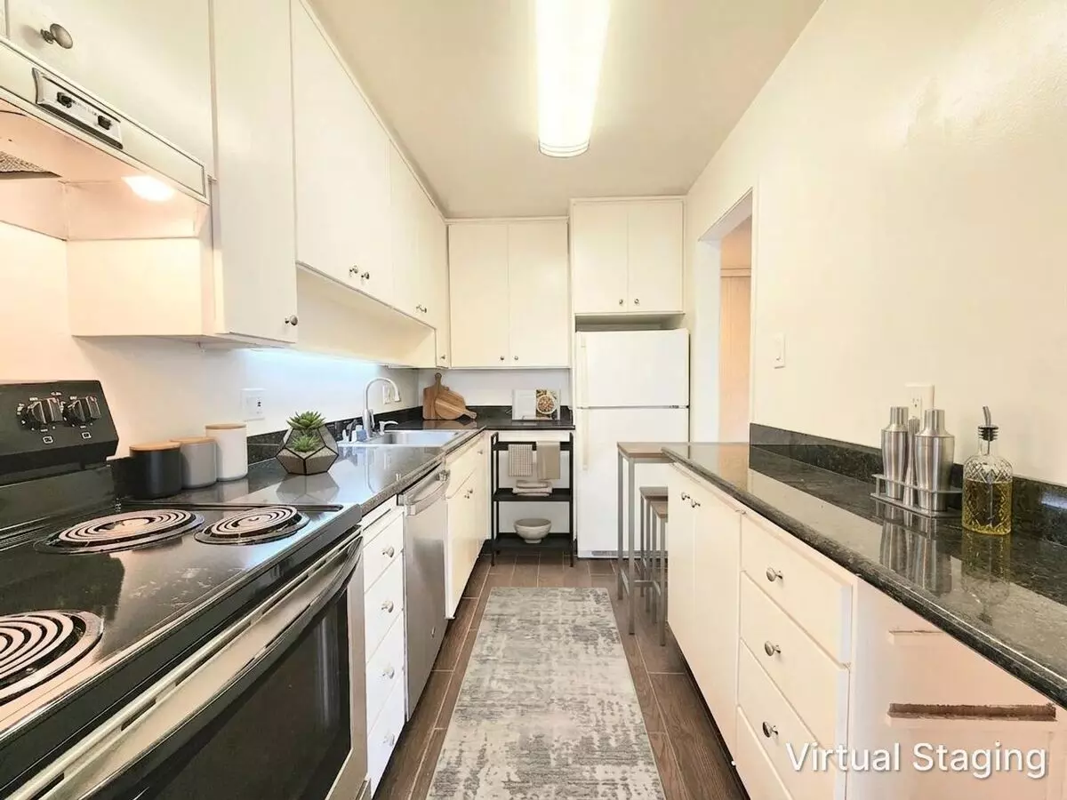 Top Floor Woodlake Condo, Corner Location photo 2