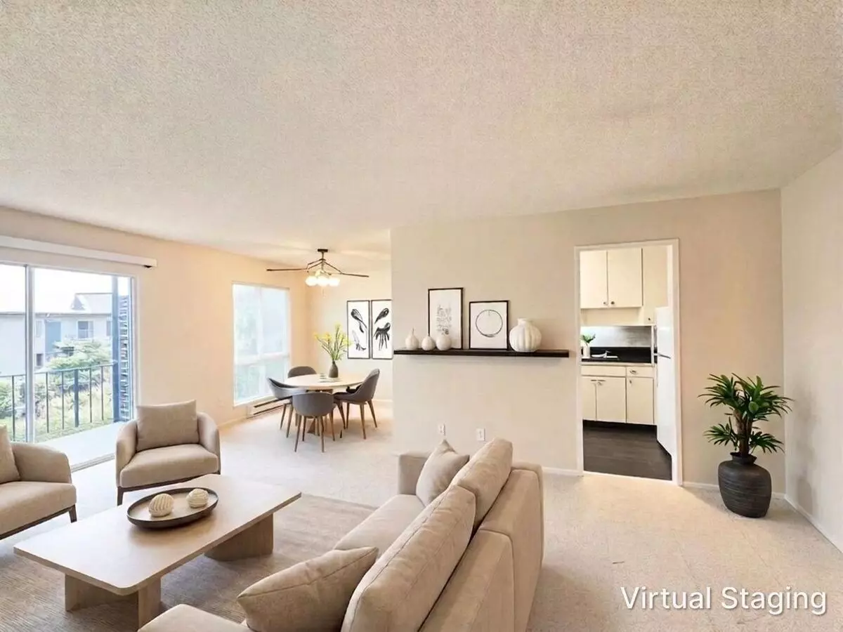 Top Floor Woodlake Condo, Corner Location photo 3