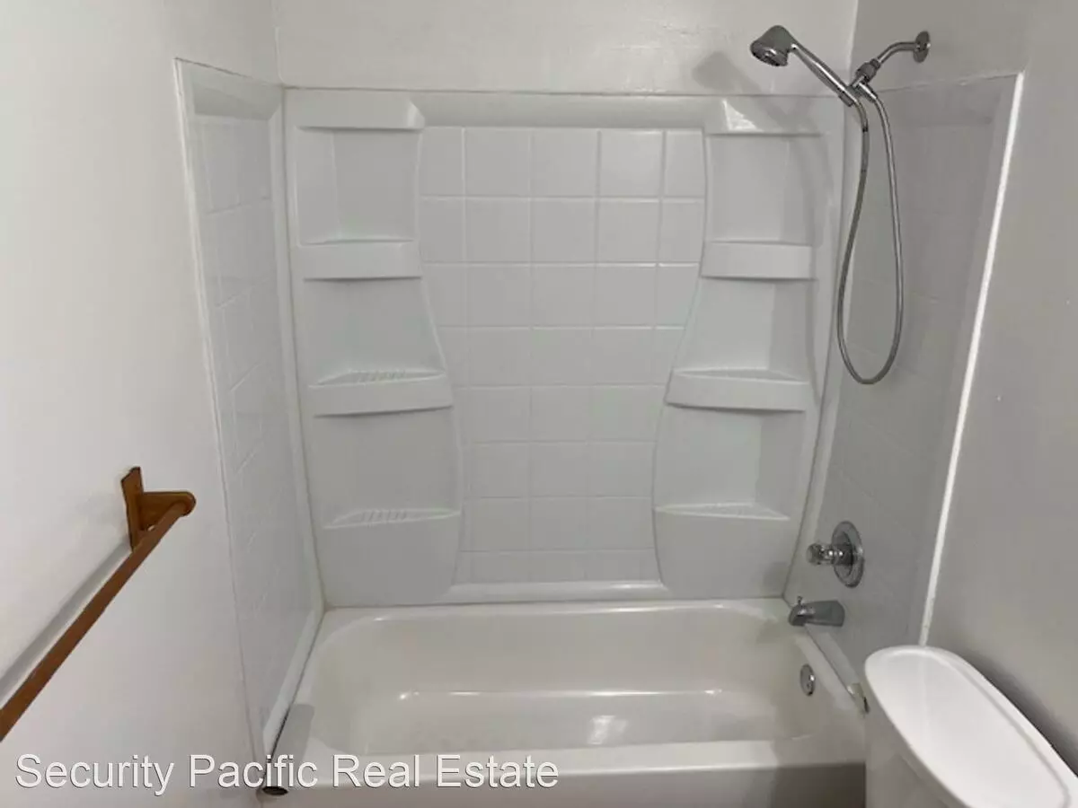 2341 Market Ave photo 4