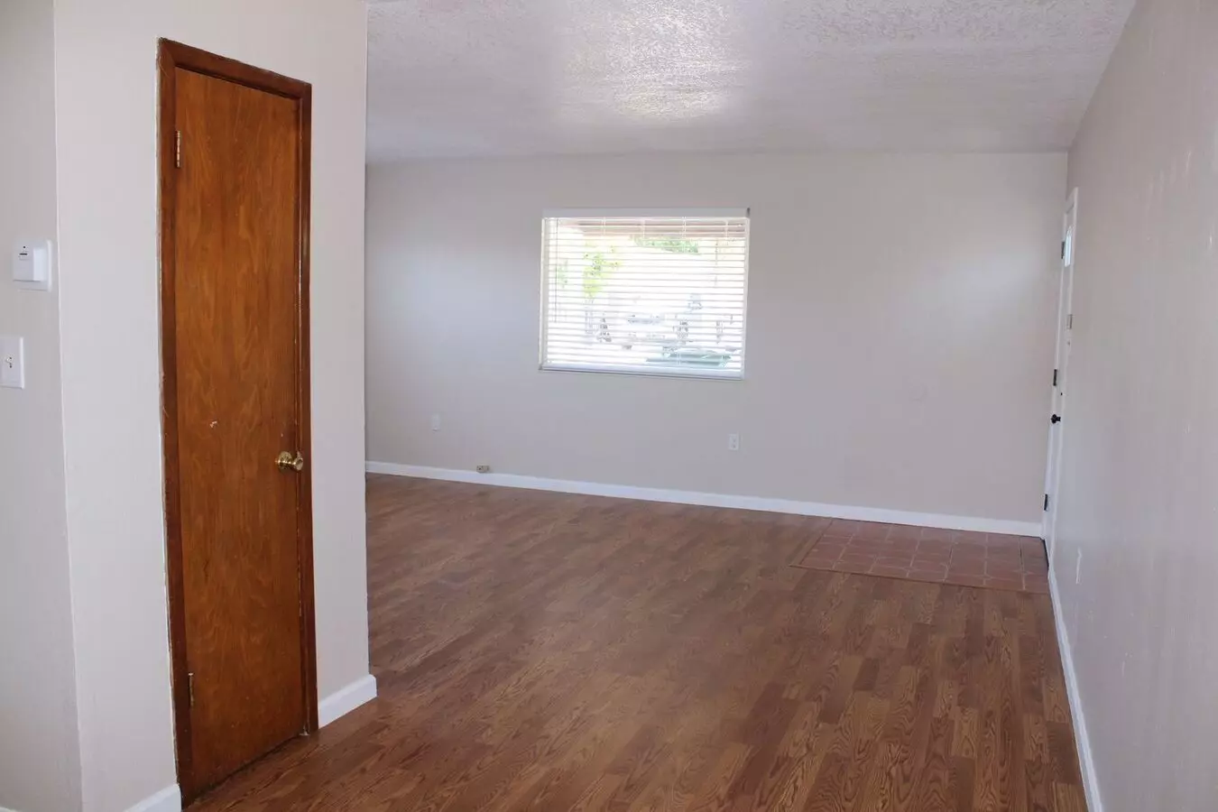 Three Bedroom, One Bathroom House in San Pablo with Laundry Room photo 5