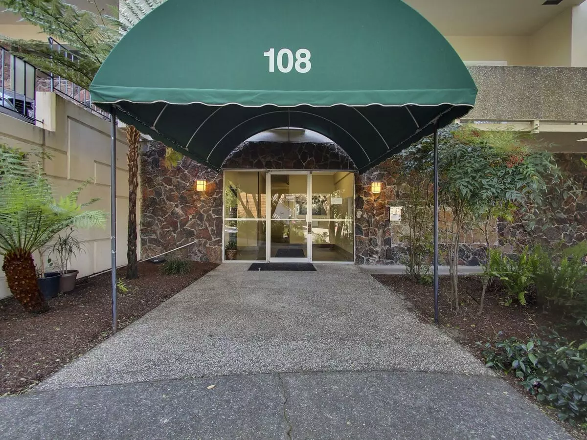 Marinian Towers Apartments photo 2