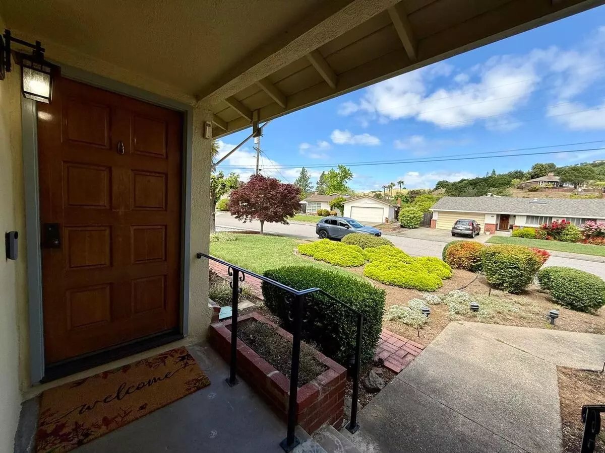 Three Bed / Two Bath Single Level Terra Linda Home With Family Room And A/c photo 2