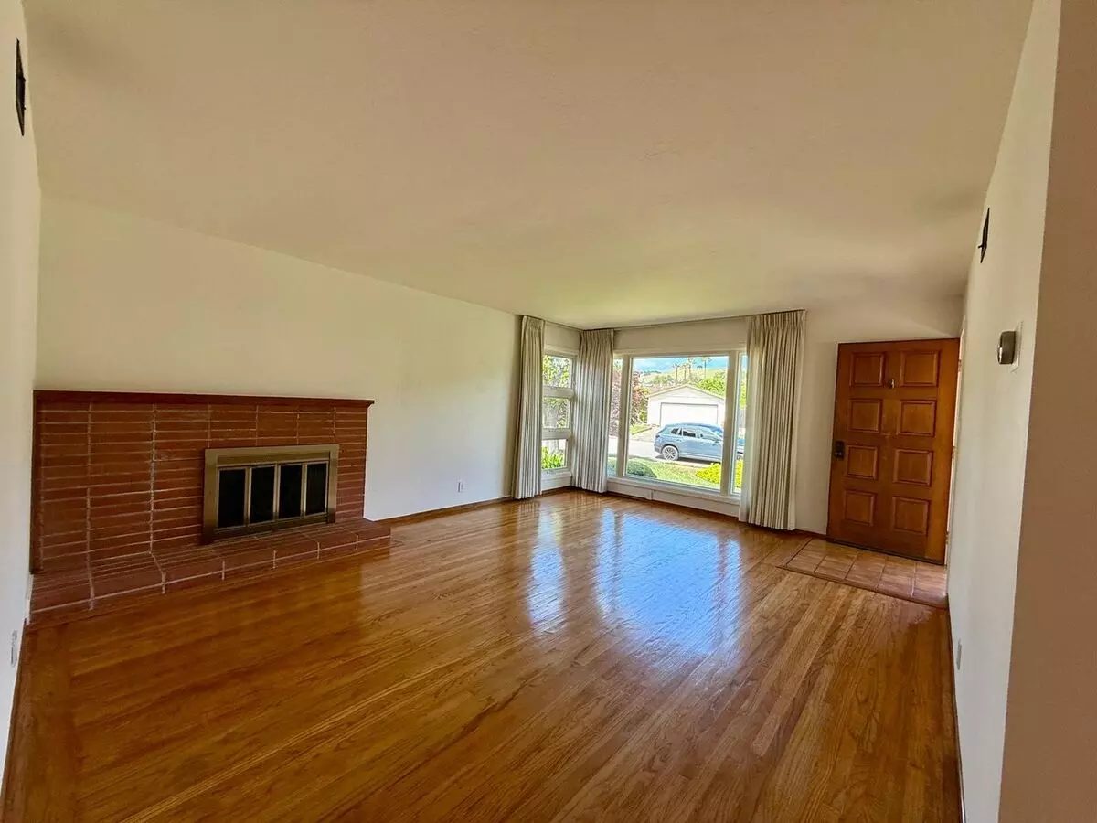 Three Bed / Two Bath Single Level Terra Linda Home With Family Room And A/c photo 3