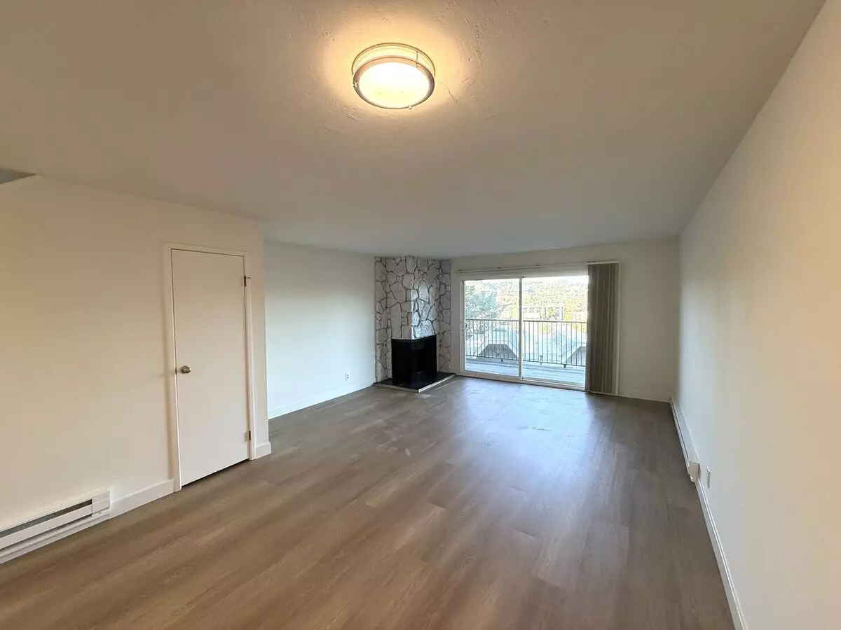 Updated 2 Bedroom End Unit 2-story Condo With Great Views In San Rafael photo 5