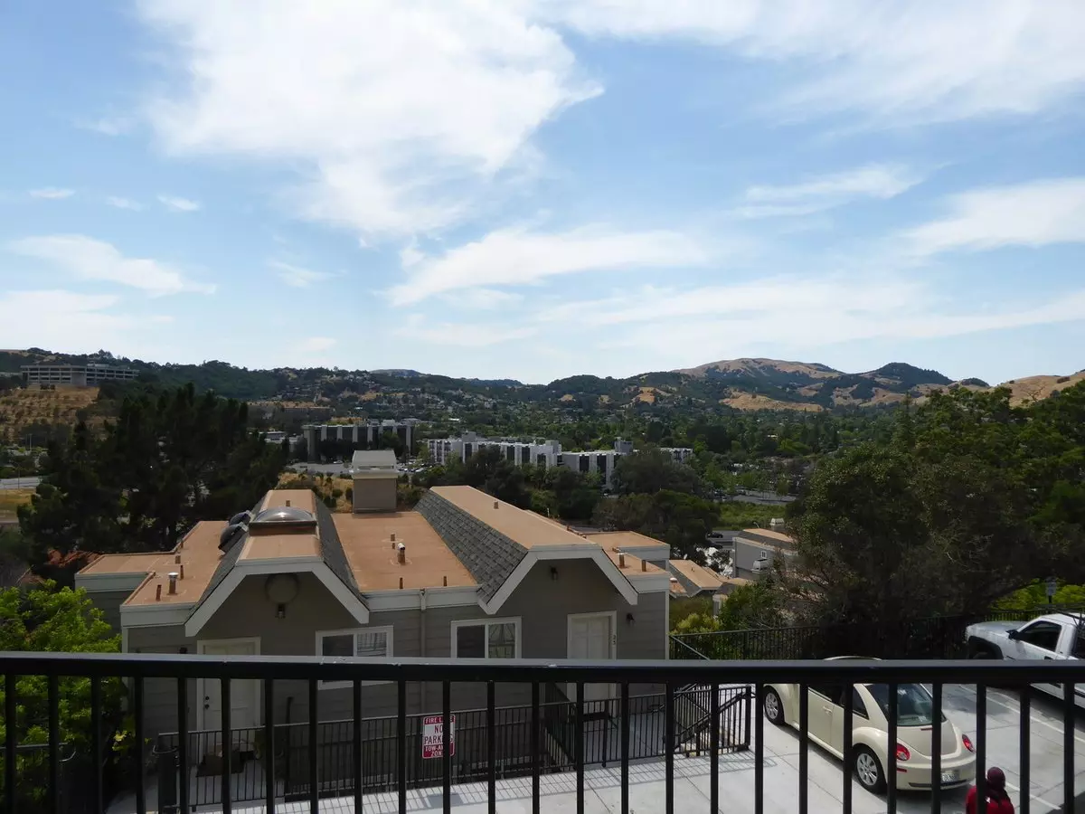 Updated 2 Bedroom End Unit 2-story Condo With Great Views In San Rafael photo 3
