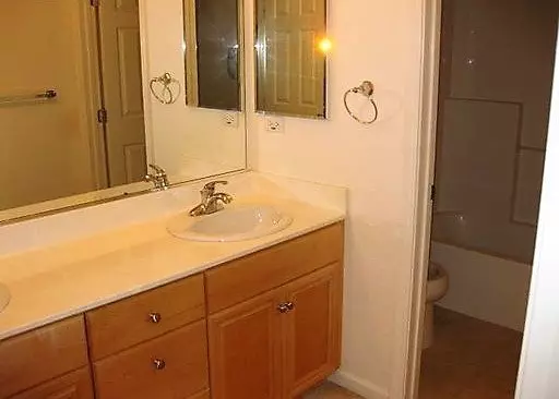Beautiful Windemere Town Home W/ Den photo 5