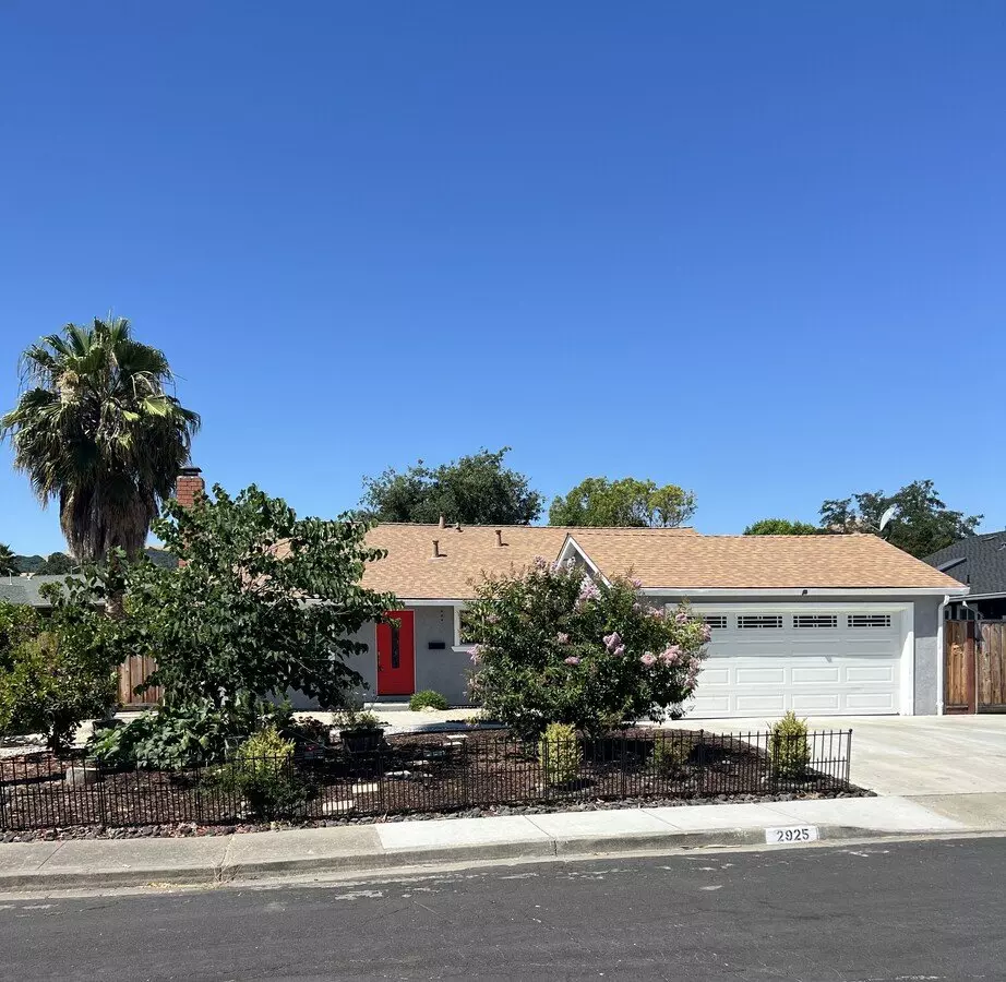 2925 Calais Dr photo 2